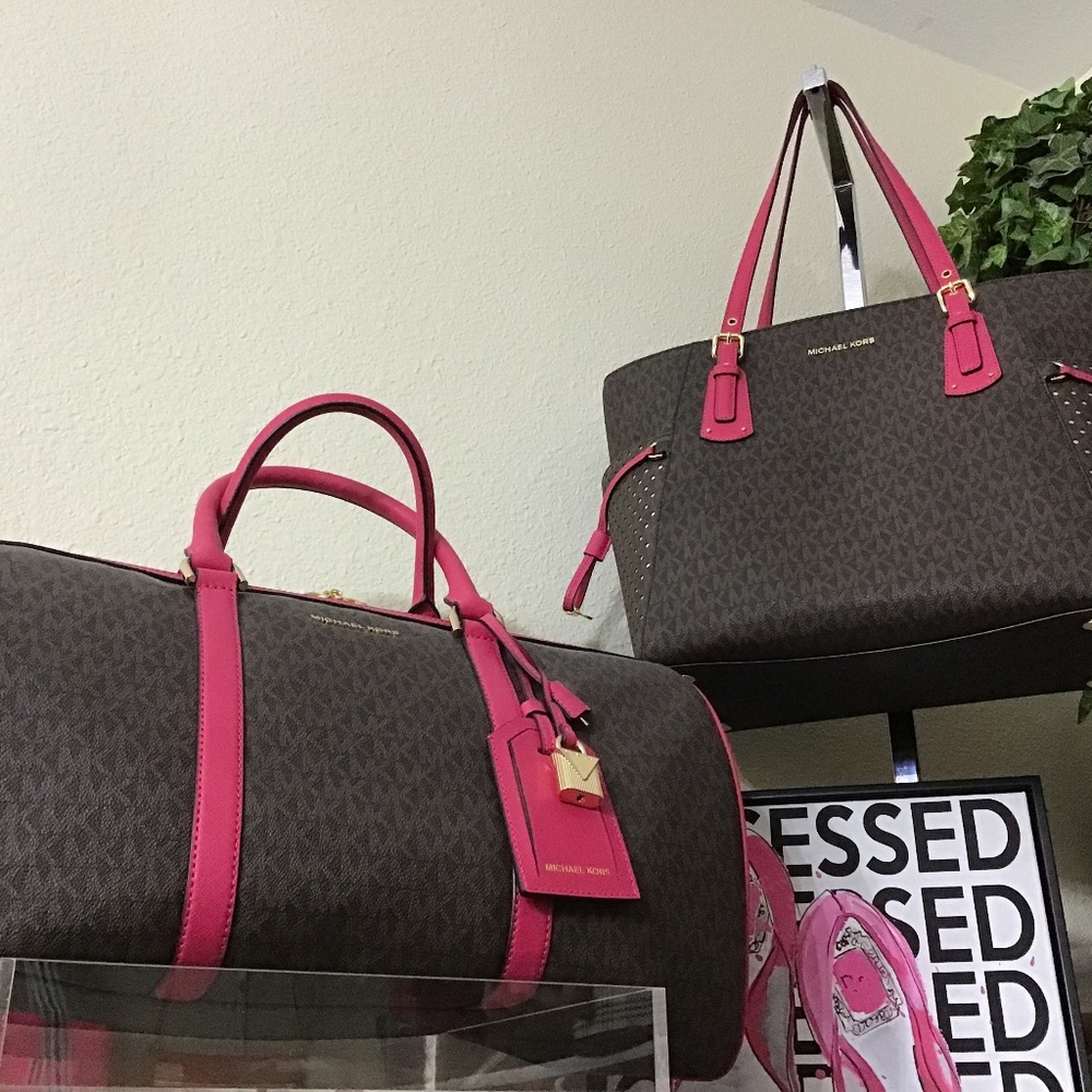 Gorgeous Mk tote and traveler